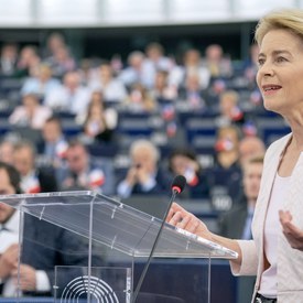 Europako Batzordeak RepowerEU planaren bidez atzeratu egin ditu energia trantsizioa eta klima aldaketaren aurkako borroka