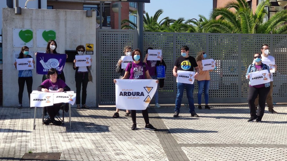 Orain Ardura manifestua izenpetuz AHTra doan dirua benetako beharretara zuzentzeko exijitzen du ELAk