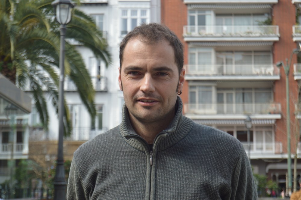 Txori bakoitza bere habiara