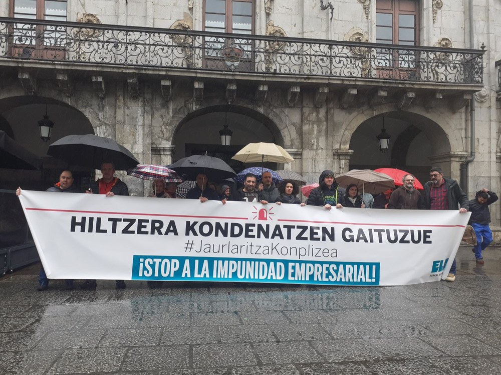 Elkarretaratzea Arrasaten (Gipuzkoa) eraikuntzako azken lan heriotza salatzeko