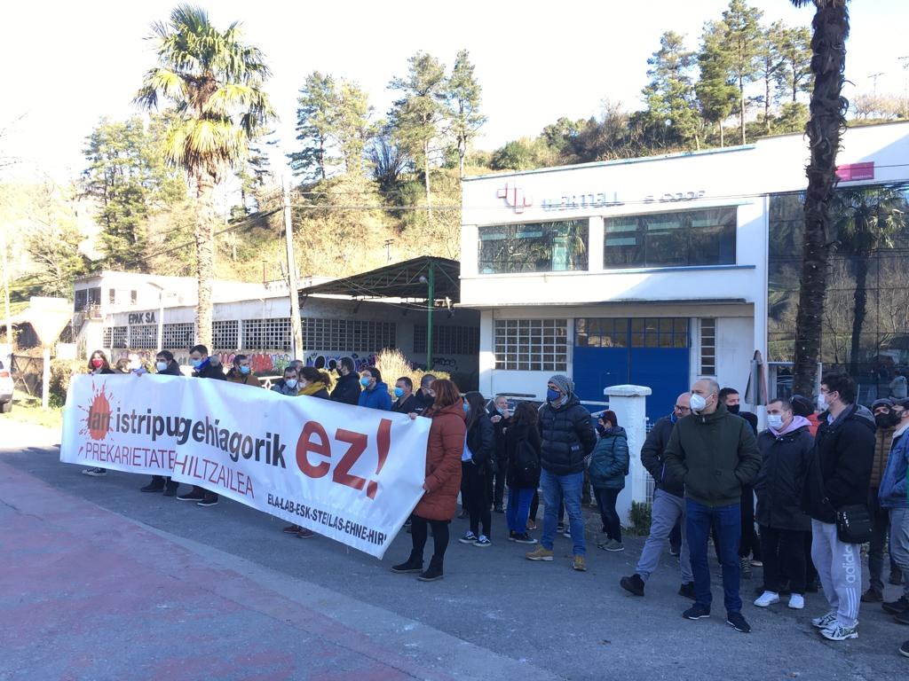 Ikaztegietako (Gipuzkoa) lan heriotza salatzeko kontzentrazioa Ikaztegietako (Gipuzkoa) lan heriotza salatzeko kontzentrazioa