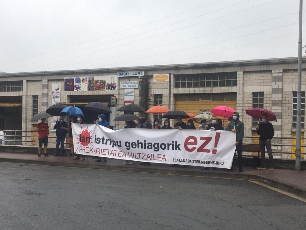 Irurako Laskibar industriagunean izandako lan-istripu hilgarria salatzeko elkarretaratzea deitu dute sindikatuek