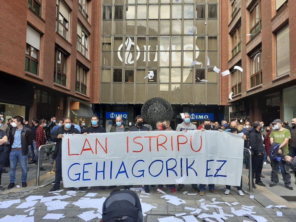 Productos Tubulares SAUn enpresan izandako bi istripu hilgarriak salatzeko greba egin dute lankideek