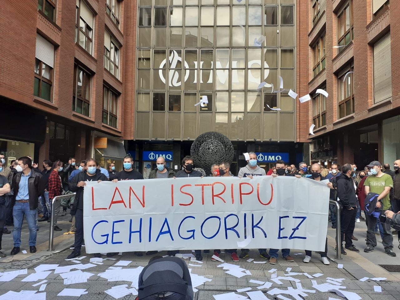Productos Tubulares SAUn enpresan izandako bi istripu hilgarriak salatzeko greba egin dute lankideek Productos Tubulares SAUn enpresan izandako bi istripu hilgarriak salatzeko greba egin dute lankideek