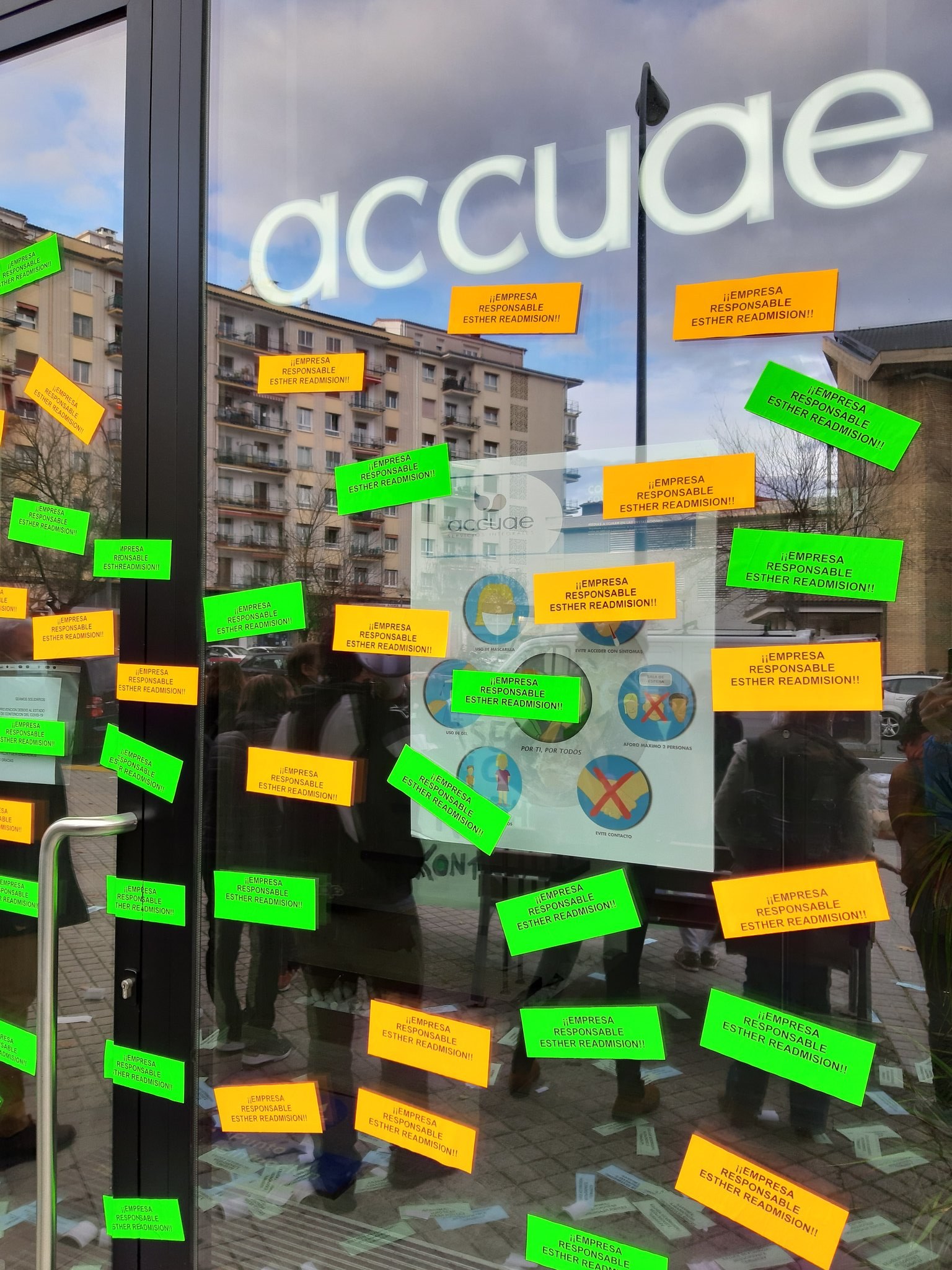 ACCUAE enpresako langile bat kaleratua izan dela salatu eta berriz bere postura bueltatzeko exijitzeko elkarretaratzea egin du ELAk