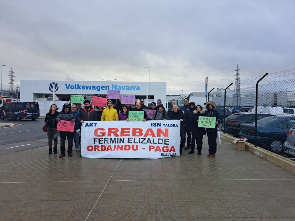 Langileek Nafarroako Volkswagen atariraino eraman dute hitzarmenaren aldeko greba