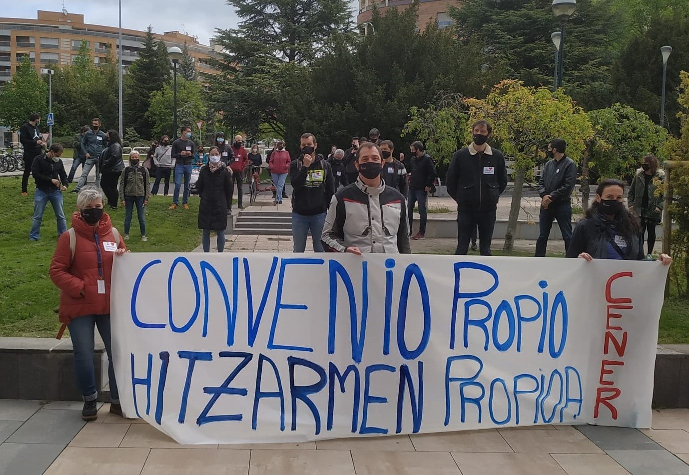 CENER enpresako langileek lanuzteak eta mobilizazioak egin dituzte hitzarmen propio baten alde