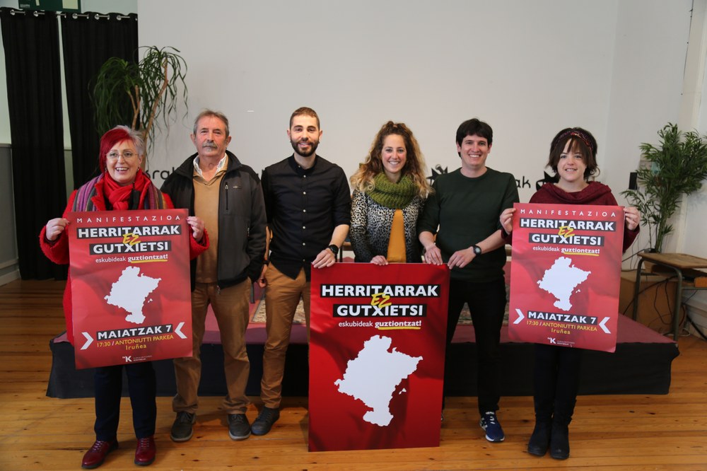 ELA, LAB, STEILAS eta ESK sindikatuek bat egin dute Euskalgintzaren Kontseiluak Nafarroan deitutako manifestazioarekin, eta bertan parte hartzeko deia egin dute