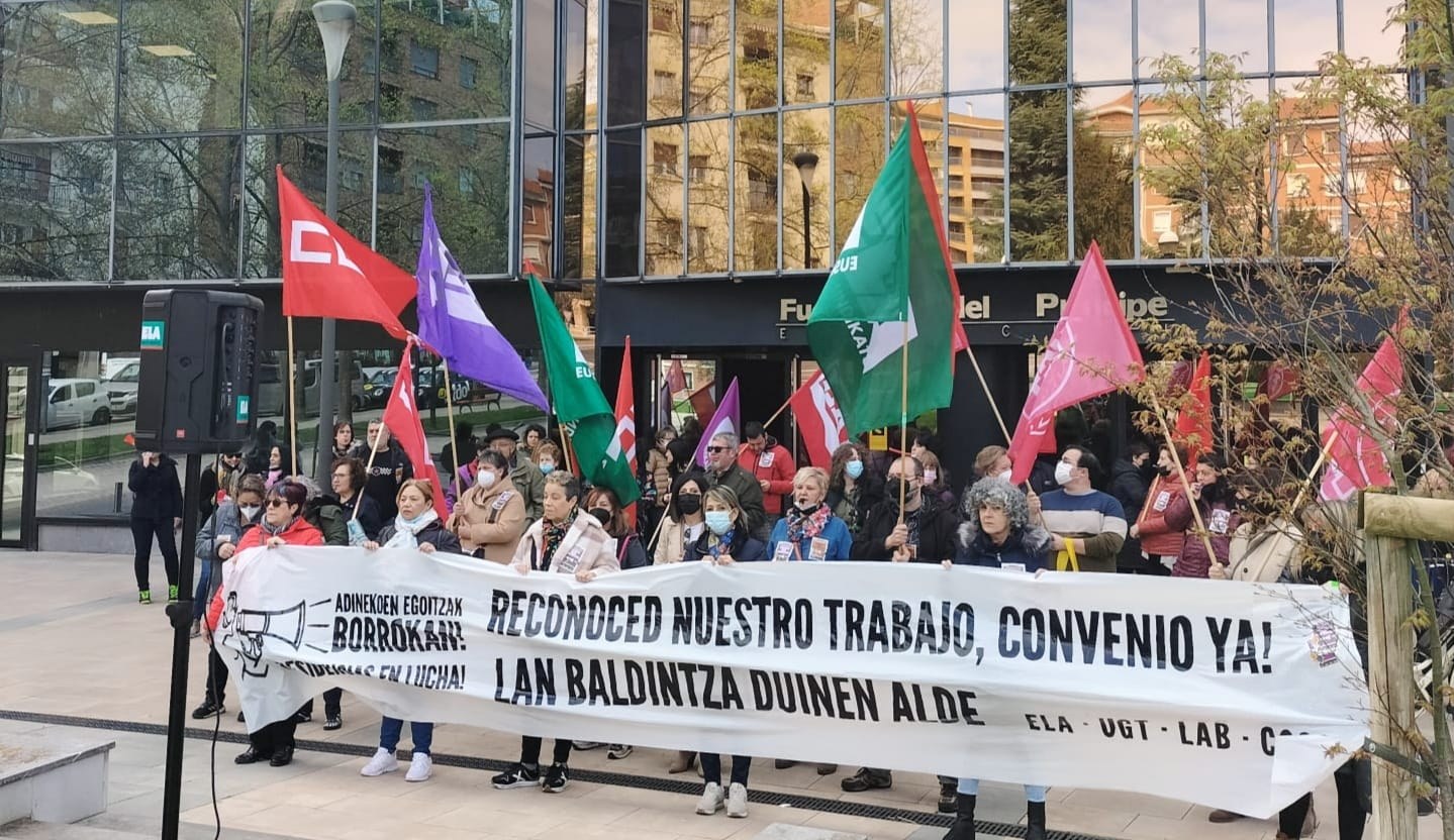 ELA, UGT, LAB eta CCOO sindikatuek lan-baldintzak eta zerbitzuaren kalitatea hobetuko dituen Nafarroako Egoitzen Hitzarmena lortu arte mobilizazioekin jarraitu dute