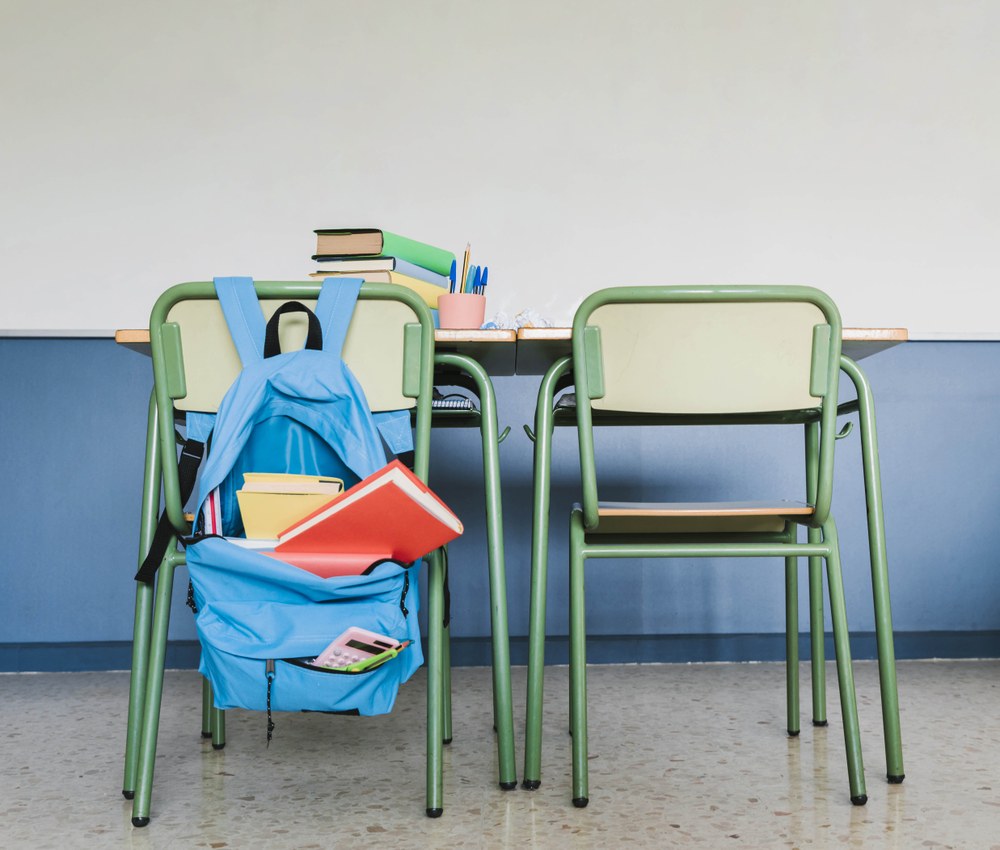 ELAk elkarretaratzea egin du Hezkuntza aurrean, 2026-2027 ikasturterako gelak ixtearen aurka