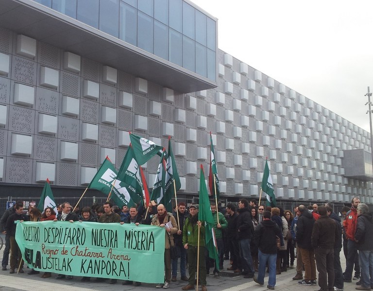 ELAk ez du bat egiten CCOO eta UGTk Nafarroako eraikuntzan sinatutako akordioarekin, 2017 eta 2018 soldatak berrikusteari uko egiten diolako