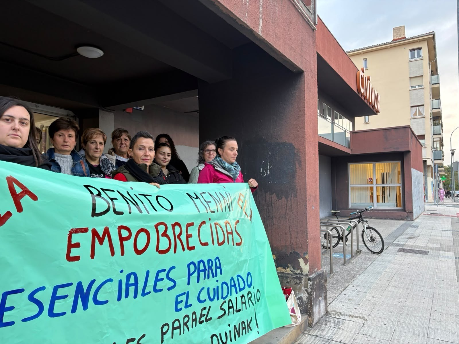 ELAk Hermanas Hospitalarias enpresaren hipokrisia salatu du 337 greba egun betetzen dituzten egunean