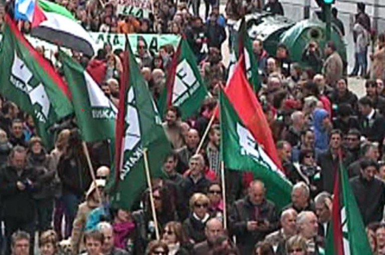 ELAk mobilizatzeko deia egin die esku-hartze sozialeko langileei, beren lan-baldintzak hobetuko dituen eta kolektiborik baztertuko ez duen hitzarmen bat lortzeko