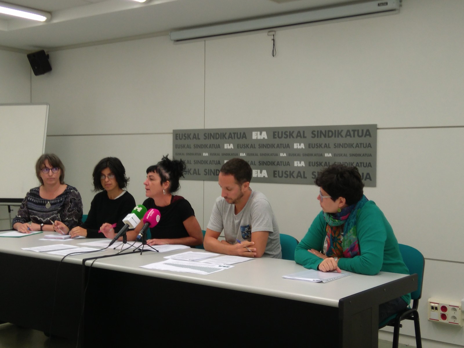 ELAk salatzen du Nafarroako Hezkuntza Itunaren inguruko bere agerraldia parlamentuak bertan behera uztea