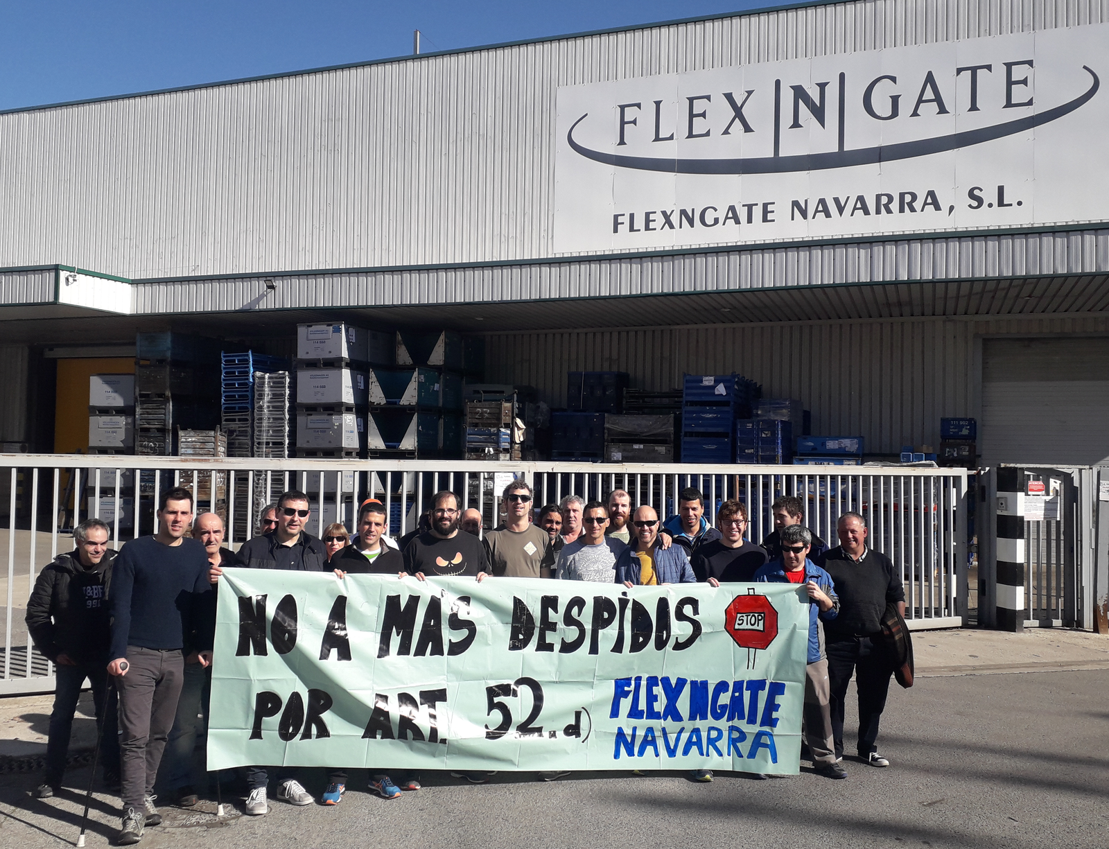 Flexngate-ko langileak lanuzteak egiten ari dira, kaleratze bat dela-eta