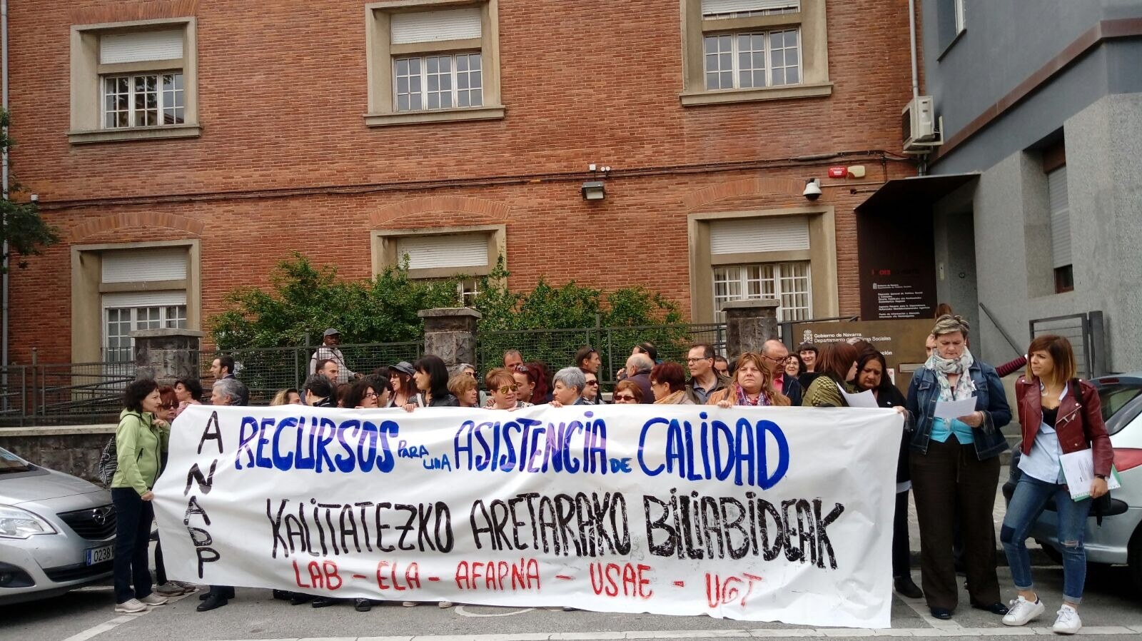 San Joseko langileek kontzentrazioa egin dute ANADPen aurrean agentziari exijitzeko behar besteko baliabideak balia ditzan