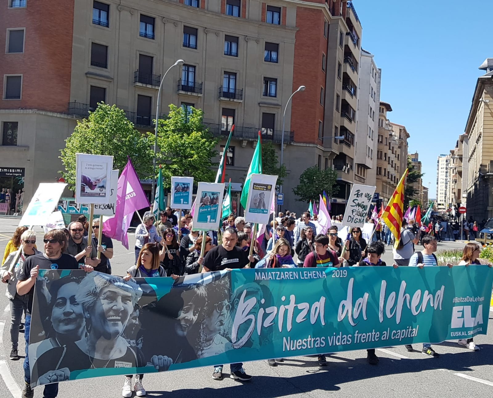 Maiatzak 1 jendetsua Iruñean #BizitzaDaLehena #Maiatzak1