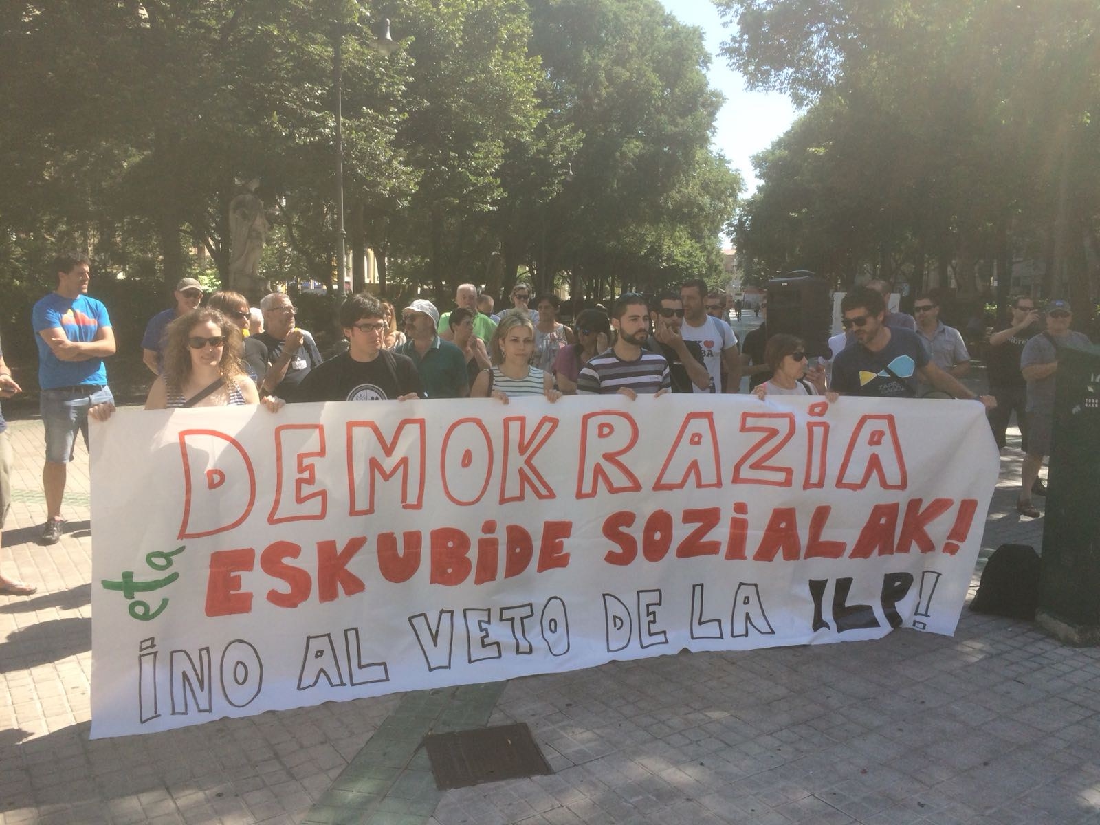 Nafarroako Gobernuak etxebizitzarako eta errenta bermatuaren gaineko eskubideari buruzko eztabaida ukatu du