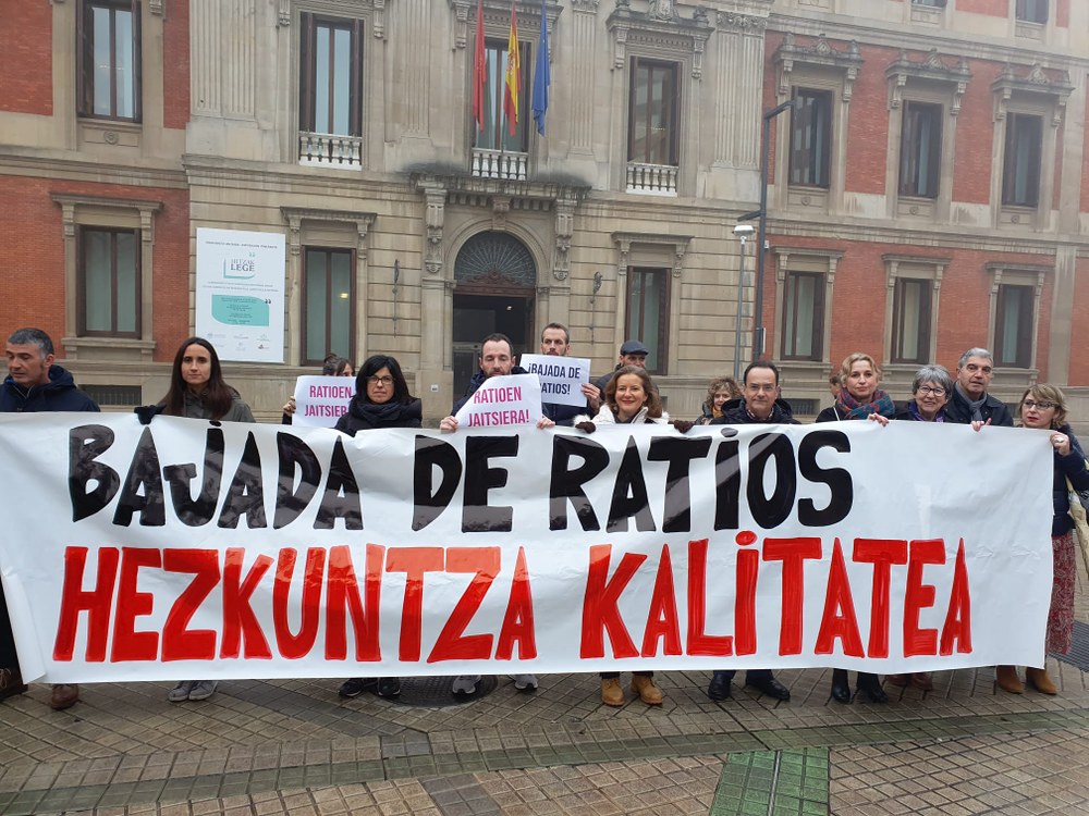 Nafarroako irakaskuntza publikoko hezkuntza komunitateak ikasgeletako ratioak jaistea eskatzen du
