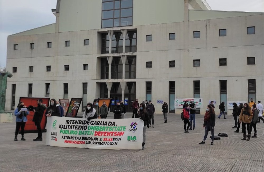 Nafarroako Unibertsitate Publikoa ikasturtea hasi zenetik hiru hilabete pasa eta oraindik ere ez dela leku segurua salatzeko elkarretaratzea egin da