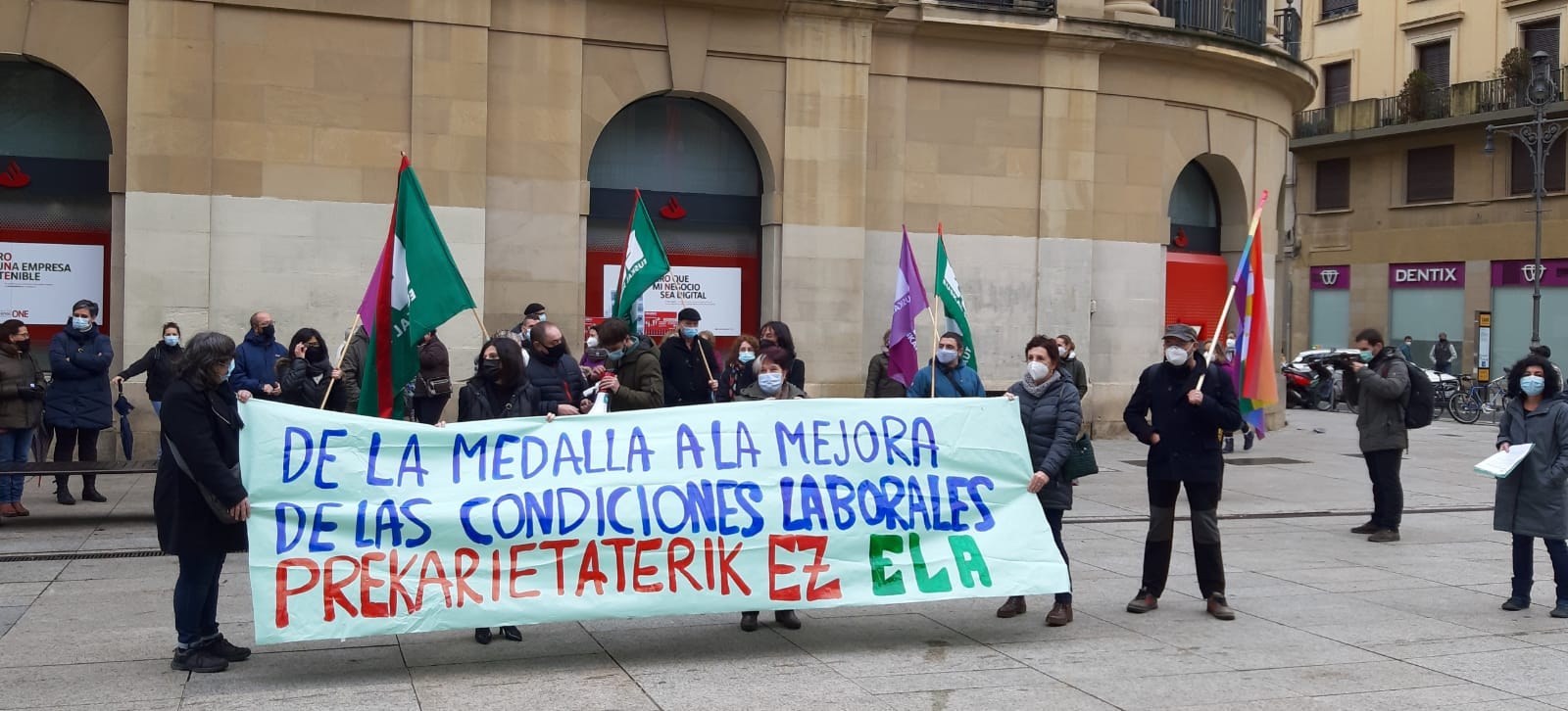 Osasun eta zaintza-sistema publikoa, duina, unibertsala eta doakoa izatea  premiazkoa da Nafarroan