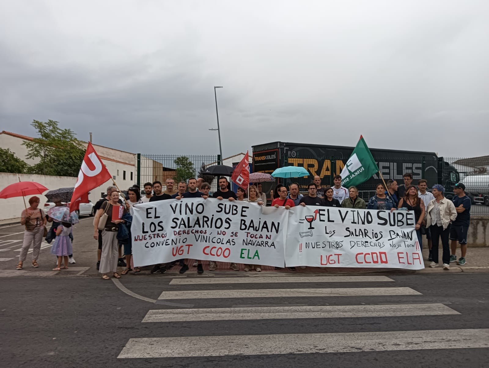 UGT, CCOO eta ELA sindikatuek hitzarmen duina eskatzeko mobilizazioa egin dute