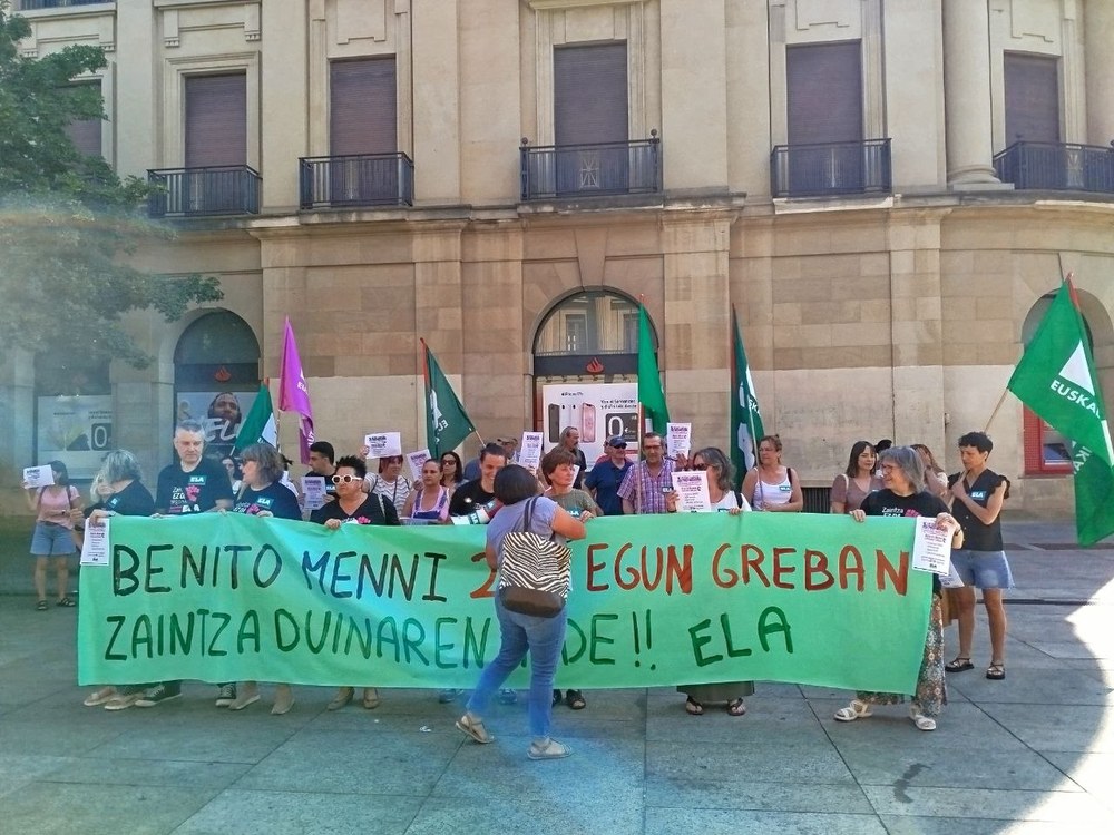 228 egun greban, zaintza eta lan baldintza duinak eskatzeko