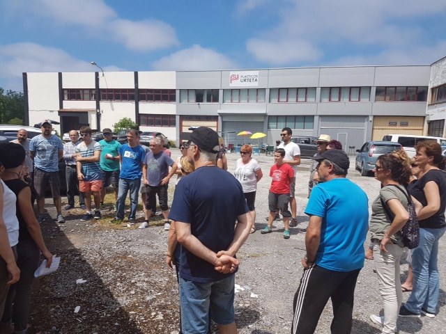 Egun osoko greba Plasticos Urteta enpresan