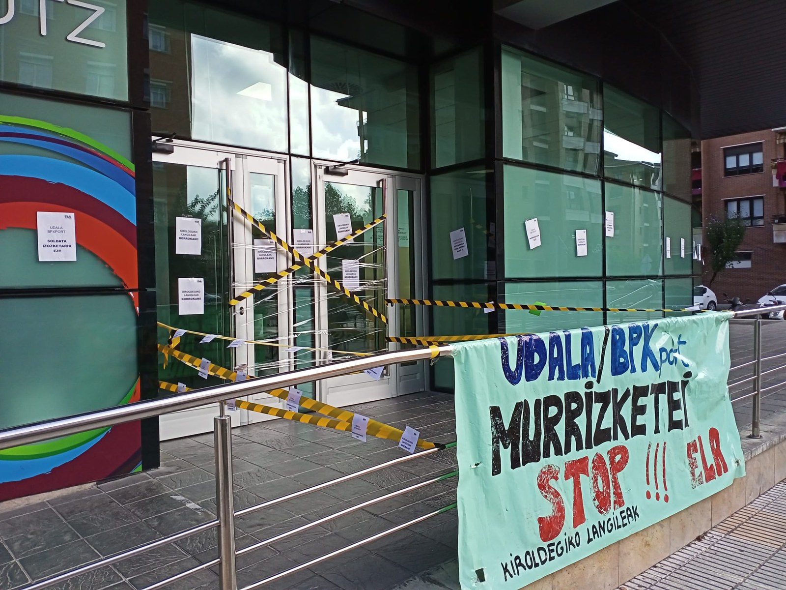 Lehen greba egun arrakastatsua Zarauzko kiroldegian Lehen greba egun arrakastatsua Zarauzko kiroldegian