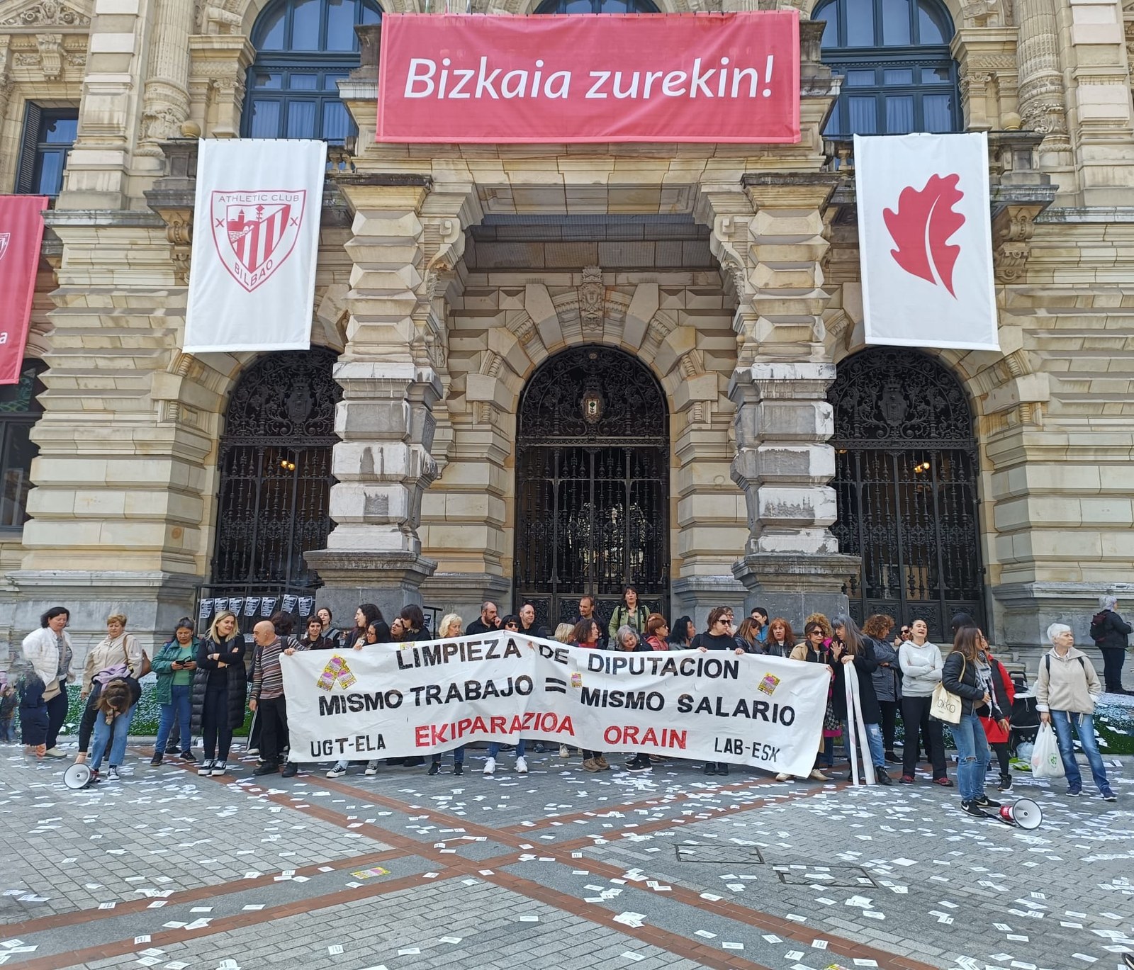 Azpikontratatutako langileek beste hiru greba egun egin dituzte soldata parekatzea eskatzeko