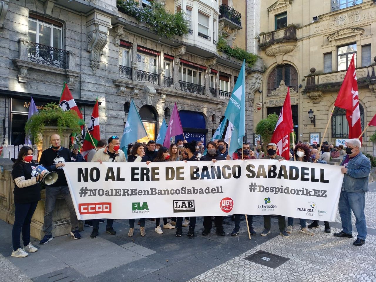 Banco Sabadellen deitutako greba egunaren jarraipena ia erabatekoa izan da beste behin