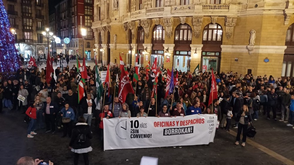Bizkaiko bulegoetako manifestazioa egin dute Bilbon, hitzarmena berritzeko