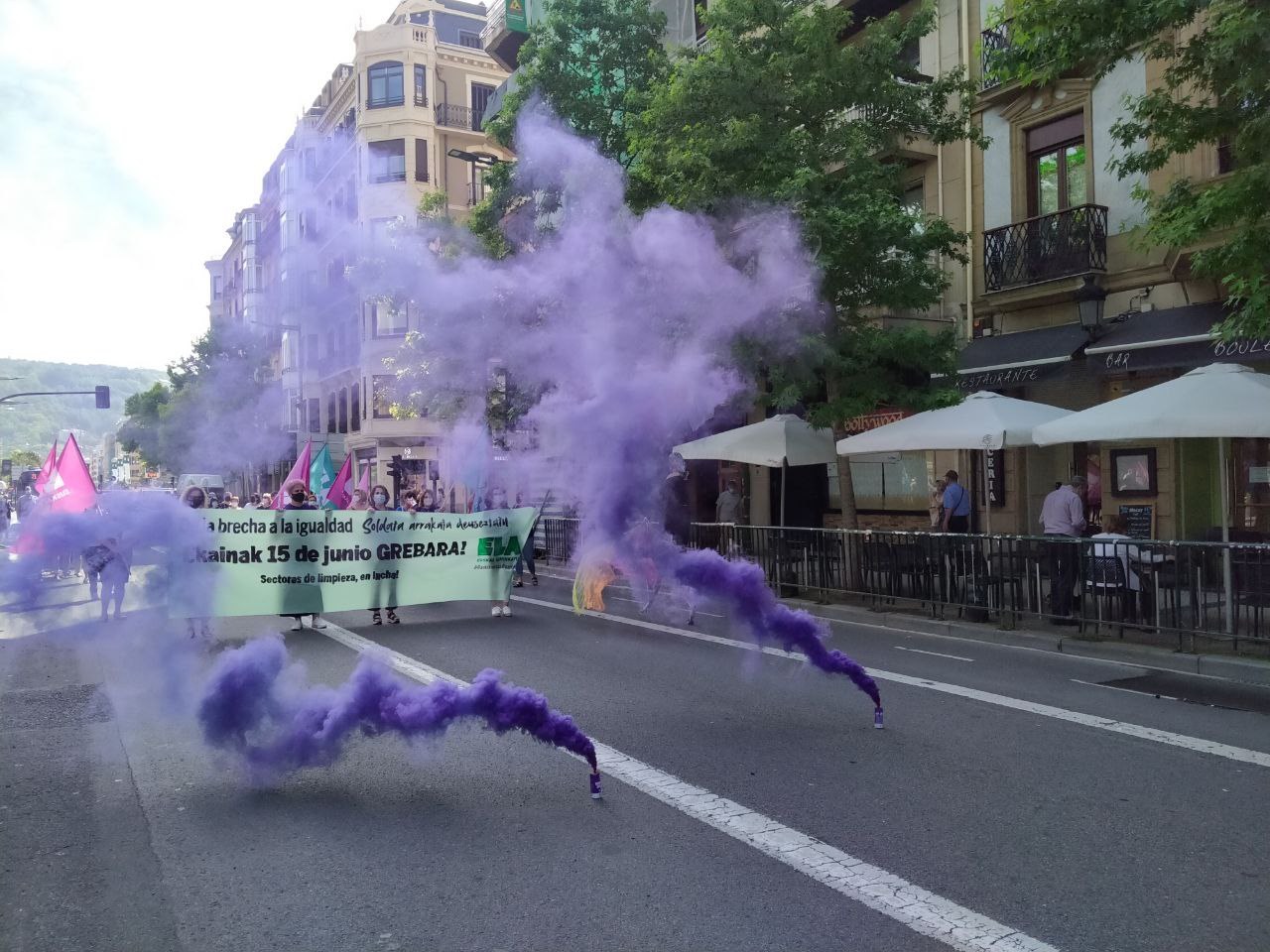 Lehen aldiz EAEn, eraikin eta lokaletako garbikuntzako azpisektore guztiek bat egin dute grebarekin Lehen aldiz EAEn, eraikin eta lokaletako garbikuntzako azpisektore guztiek bat egin dute grebarekin