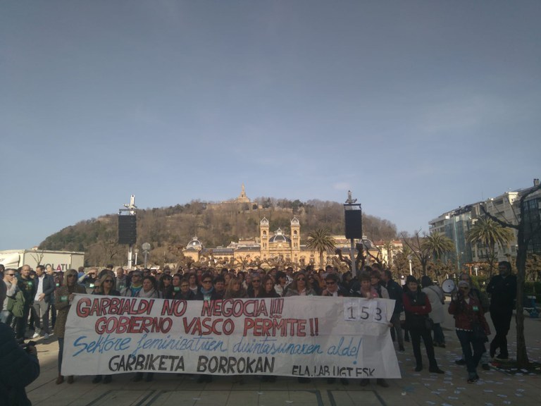 Garbikuntzako enpresa handiak Koronabirusaren krisia aprobetxatzen ari dira murrizketak egiteko  diru publikoa jasotzen jarraitzen duten bitartean Garbikuntzako enpresa handiak Koronabirusaren krisia aprobetxatzen ari dira murrizketak egiteko  diru publikoa jasotzen jarraitzen duten bitartean