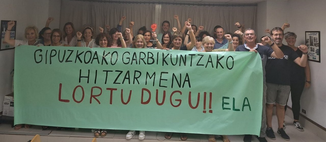 ELAk sinatu du Gipuzkoako Garbikuntzaren aurreakordioa, soldata arrakala %55 murriztuta