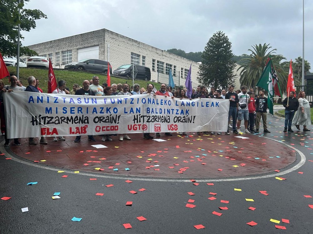 Euskal gehiengo sindikalak salatu du negoziazioa blokeatuta dagoela