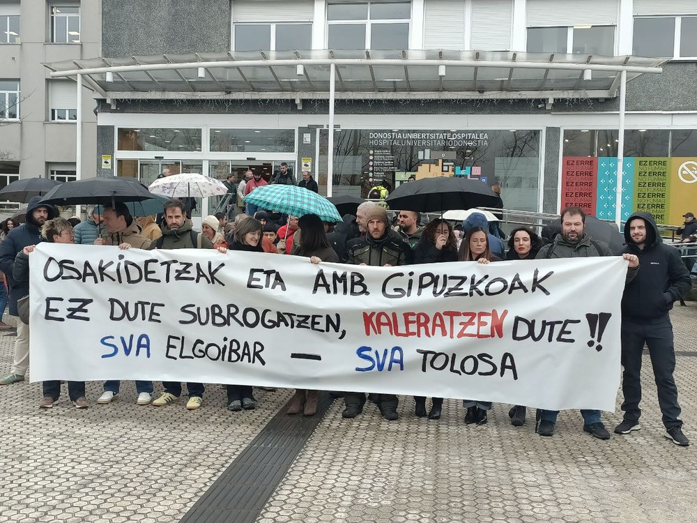 Jaurlaritzak aldebakarrez erabaki du zerbitzua publifikatzea eta langileak kaleratzea