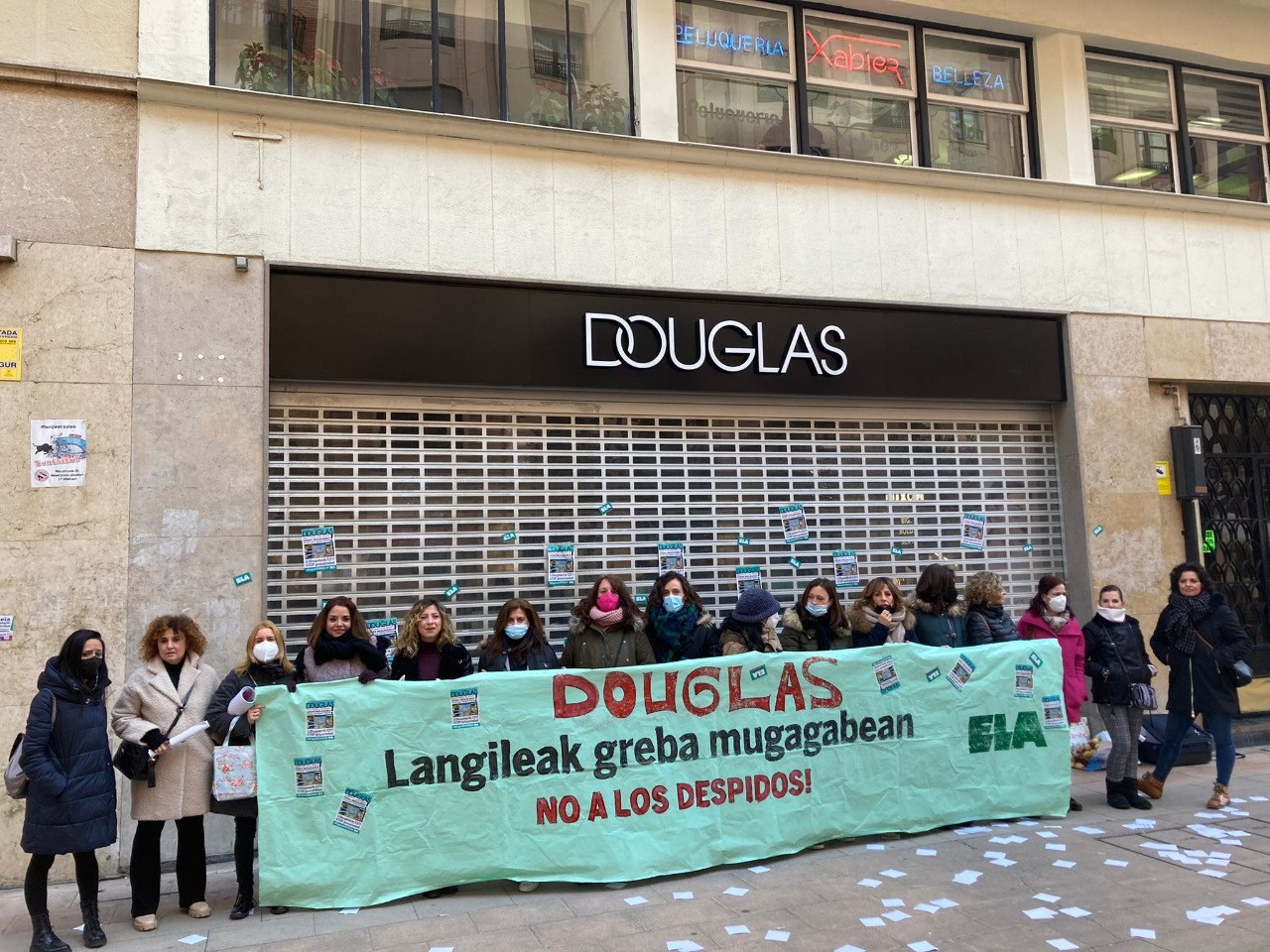 Greba mugagabean diren Douglaseko langileek kontzentrazioa egin dute Bilbon Greba mugagabean diren Douglaseko langileek kontzentrazioa egin dute Bilbon