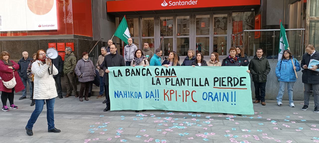 Hitzarmenaren negoziazioan patronalaren jarrera salatzeko kontzentrazioak