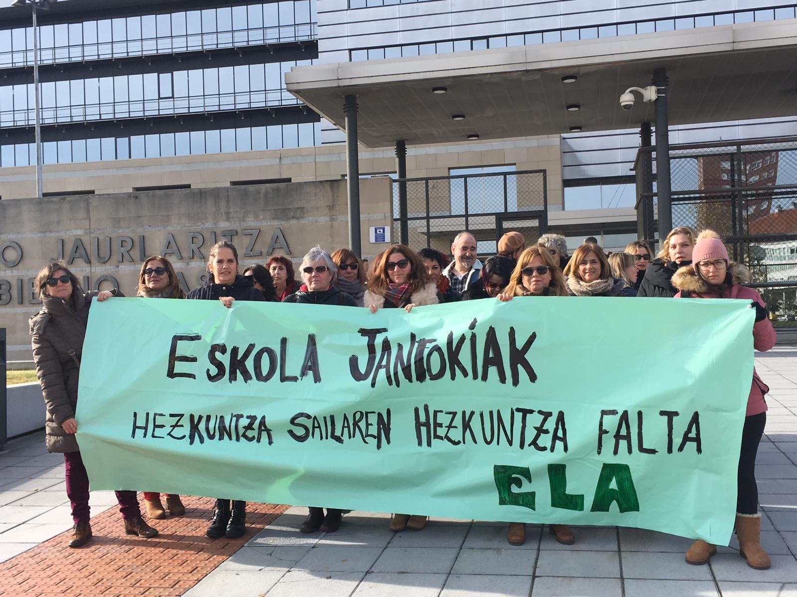 Jaurlaritzak ez du bildu nahi Eskola Jantokien Kudeaketa Zuzeneko ordezkariekin