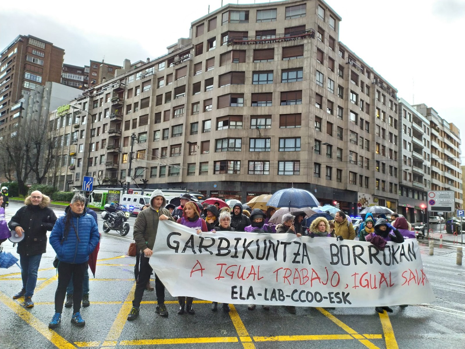 Lan sailak greba eskubidea ukatu die Hezkuntzak azpikontratatutako garbitasun langileei Lan sailak greba eskubidea ukatu die Hezkuntzak azpikontratatutako garbitasun langileei
