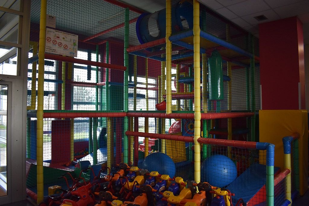 Lanuzteak Gasteizko Zabalganako haurreskolan itxieraren kontra
