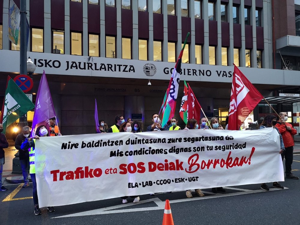 SOS Deiakeko eta Trafikoko langileen manifestazioa Bilbon, haien prekarietatea salatzeko