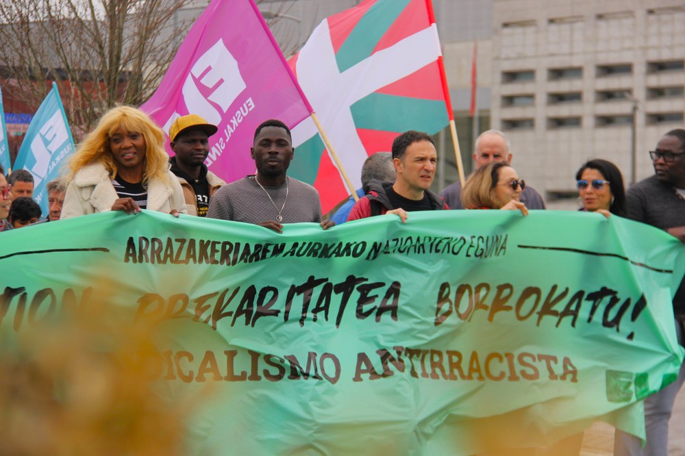 ELA mobilisée à la frontière entre Irun et Hendaye pour exiger la fin des discriminations raciales