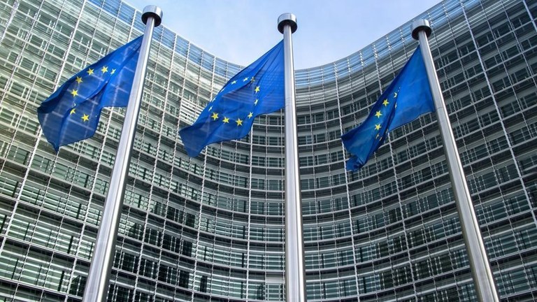 Le soutien du PNV et de EH Bildu au décret des fonds européens donne le feu vert aux coupes dans les droits sociaux et du travail